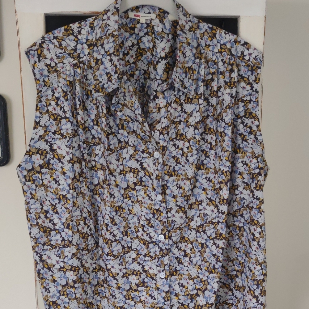 Levi's Floral Button-Up Blouse - Black, White, Blue